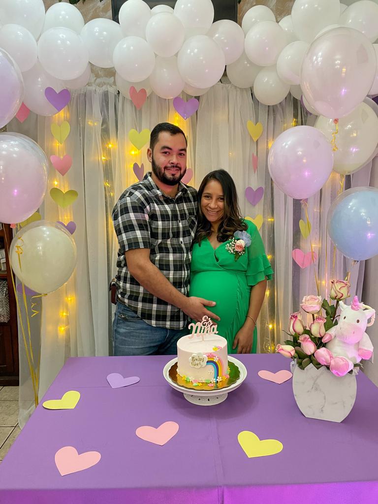 Alegría en la famila Menjivar-Mejía por la pronta llegada de Ana Lucía