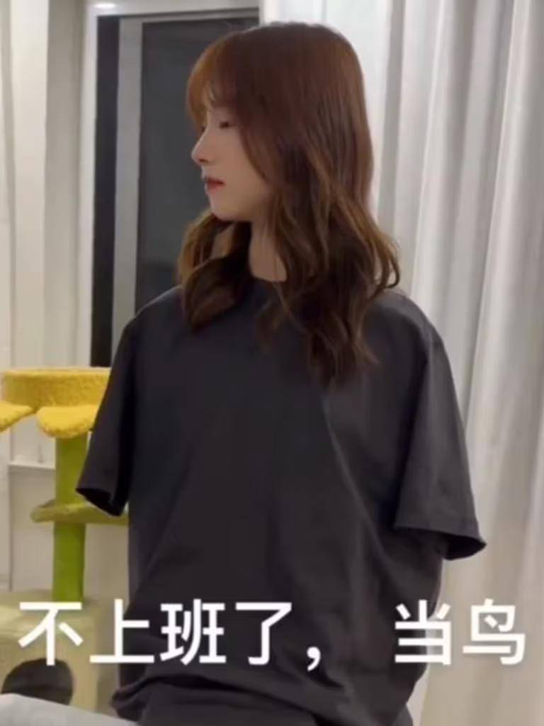 $!Estudiantes en China pretenden ser aves para “tener un momento de levedad”.