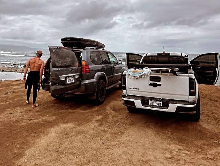 Los tres aficionados al surf fueron vistos por última vez el 27 de abril en Bocana de Santo Tomás, destino turístico del municipio de Ensenada, en el estado de Baja California, fronterizo con Estados Unidos. 