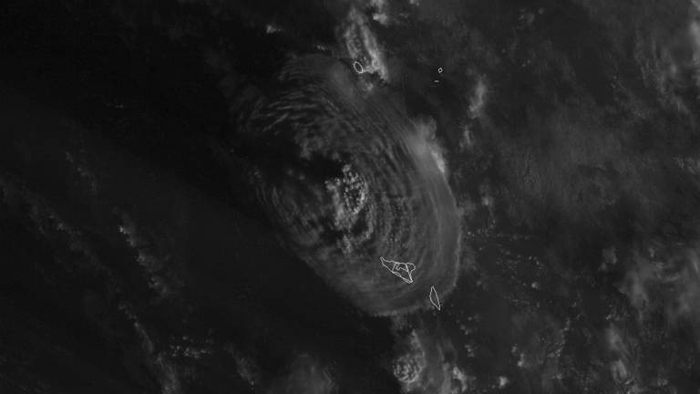 El Servicio de Meteorología de la isla estadounidense de Hawai captó el momento de la erupción.