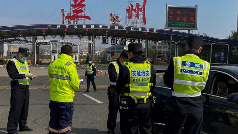 China ordena el confinamiento de una ciudad de 13 millones de habitantes por el covid-19