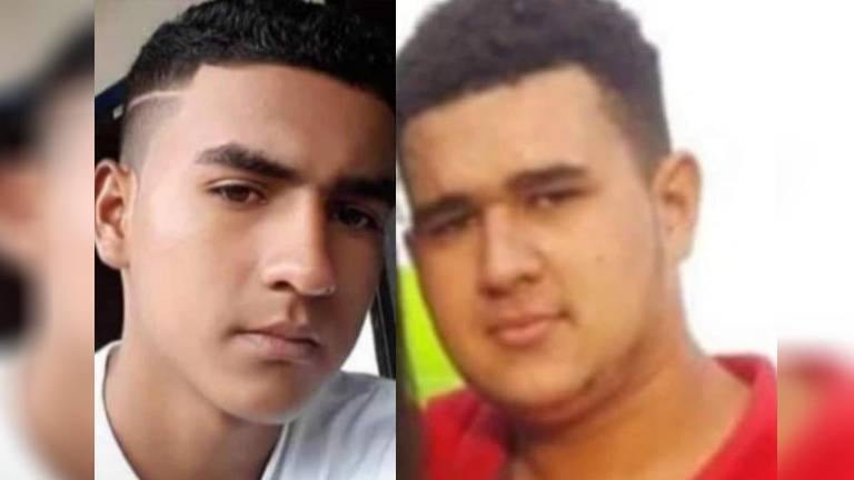 Los dos jóvenes iban en una motocicleta cuando fueron interceptados.