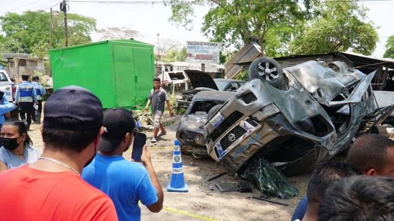 Tres personas adultas y un niño de un año fallecieron este sábado en un accidente cuando viajaban en un bus rapidito en Dos Caminos, Villanueva, Cortés.