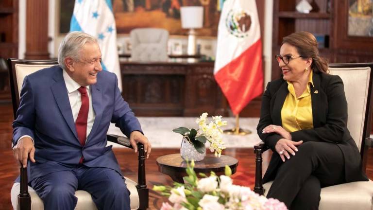 El presidente de México, Andrés Manuel López Obrador, fue recibido por el canciller hondureño Eduardo Enrique Reina.