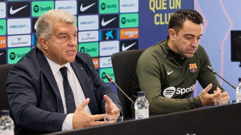 Después de varios meses de incógnita y de que haya anunciado su salida, Xavi Hernández , seguirá como entrenador del Barcelona, así lo ha comunicado el club.