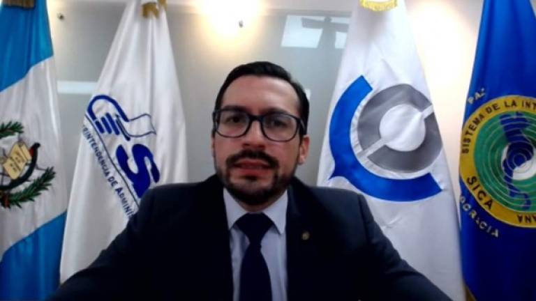 La charla magistral “Estrategias para el combate al contrabando y comercio ilícito. Experiencia Guatemala” fue impartida por Werner Ovalle Ramírez, intendente de Aduanas de Superintendencia de Administración Tributaria (SAT).