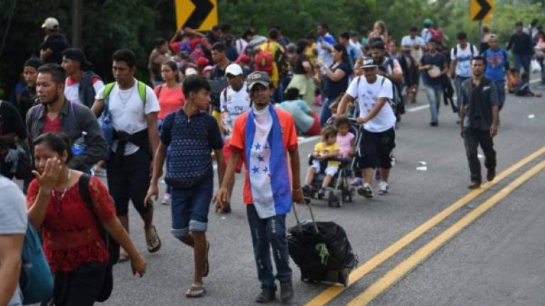 Cientos de hondureños salieron un 19 de octubre del pasado año desde la terminal de San Pedro Sula. Imagen de archivo.