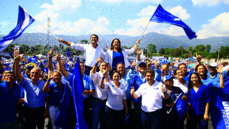 Juan Orlando Hernández y su esposa Ana de Hernández fueron acompañados en los cierres de campaña por los expresidentes Ricardo Maduro y Rafael Callejas, así como por candidatos a designados presidenciales y a diputados.