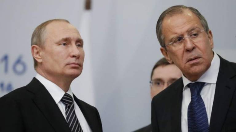El presidente ruso Vladímir Putin junto Serguéi Lavrov, ministro de relaciones exteriores de Rusia.