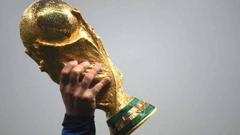 El trofeo de la Copa del Mundo en la actualidad le pertenece a la selección de Francia.