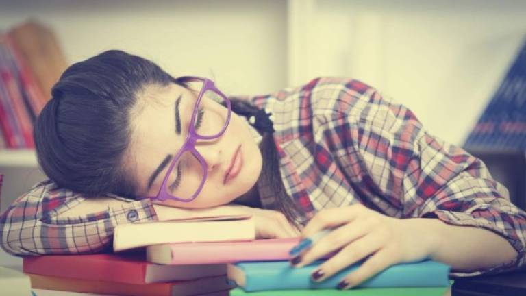 El estrés y la ansiedad por los deberes del colegio altera el sueño de los adolescentes. Foto: iStock.