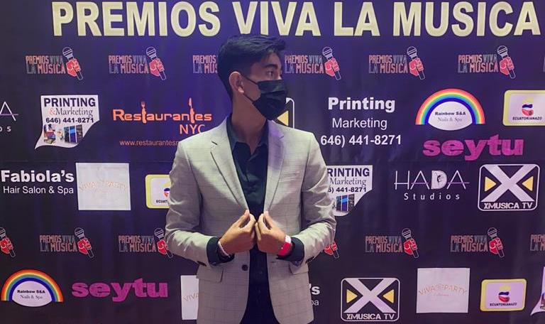 Hondureño Leonel Villanueva triunfa en los premios Viva la Música como el más influyente en redes sociales