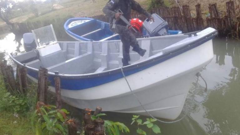 En una propiedad ubicada en la Laguna de Casavila se encontraron cinco lanchas rápidas con motor fuera de borda y una jetsky.
