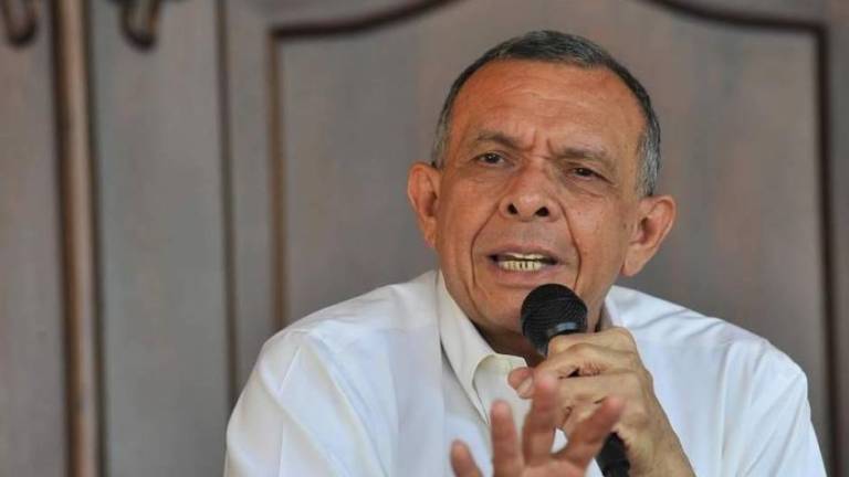 El expresidente Porfirio Lobo Sosa es uno de los que cree que la salida más viable para apagar la crisis política es una tercería.