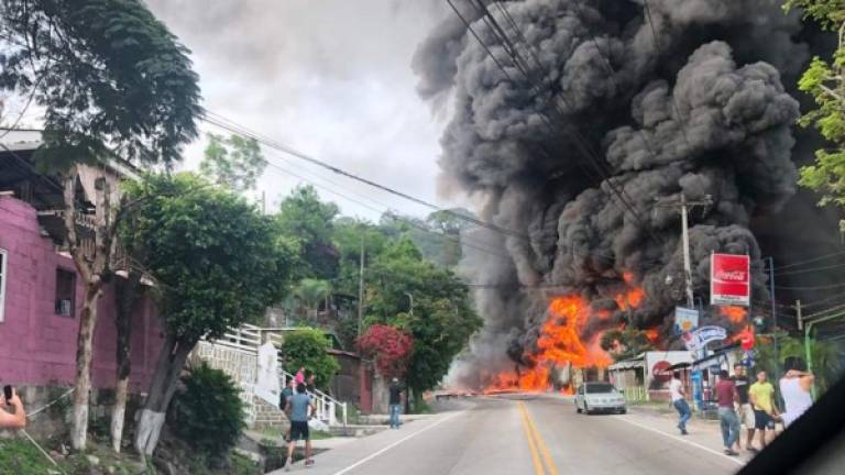 Un aparatoso accidente de cisterna provocó una tragedia en el sector de la Germania en la salida al sur de Tegucigalpa este domingo.