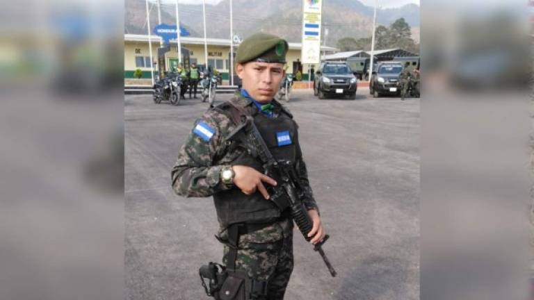 Carlos López estuvo dos años en la Policía Militar.