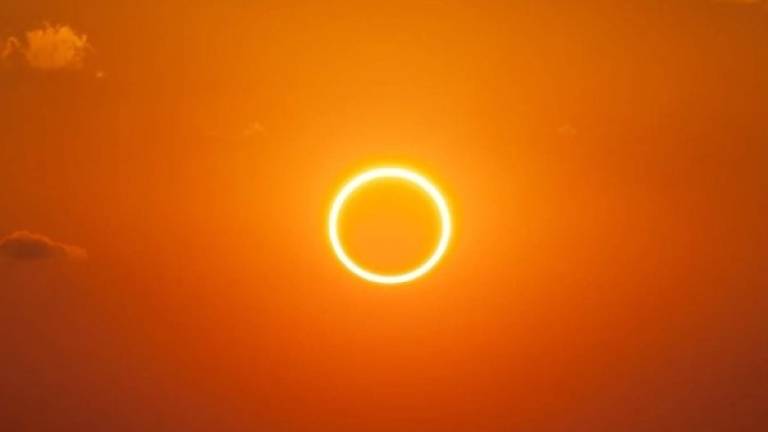 La NASA advierte que eclipse solar anular no se debe de observar directamente, pues el sol no está totalmente oculto.