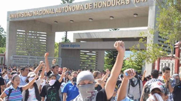 La Universidad se encuentra sumida en una nueva crisis por las protestas estudiantiles.