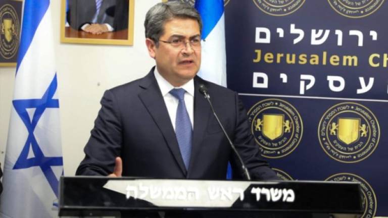 Momento en que el presidente Hernández exponía tras la inauguración de la nueva oficina en Jerusalén.