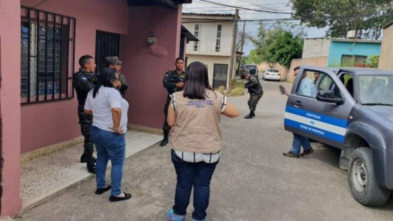 Las autoridades buscan decomisar armas de fuego y capturar distribuidores de drogas, por lo que se allanan varias viviendas y en diferentes municipios.
