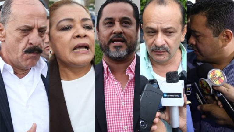 Los ahora exdiputados tras salir de la audiencia con la magistrada Alma Consuelo Guzmán.