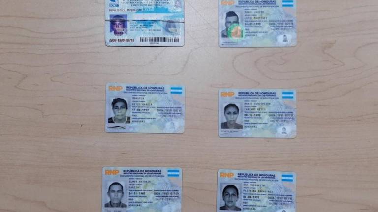 Identidades que portaban los cubanos detenidos en el sur del país.