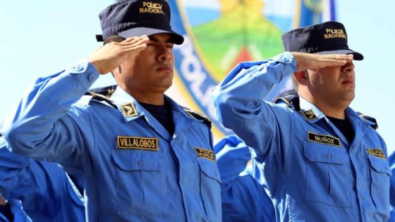 luciendo nuevo uniforme, la Policía Nacional celebró su 134 aniversario de fundación.