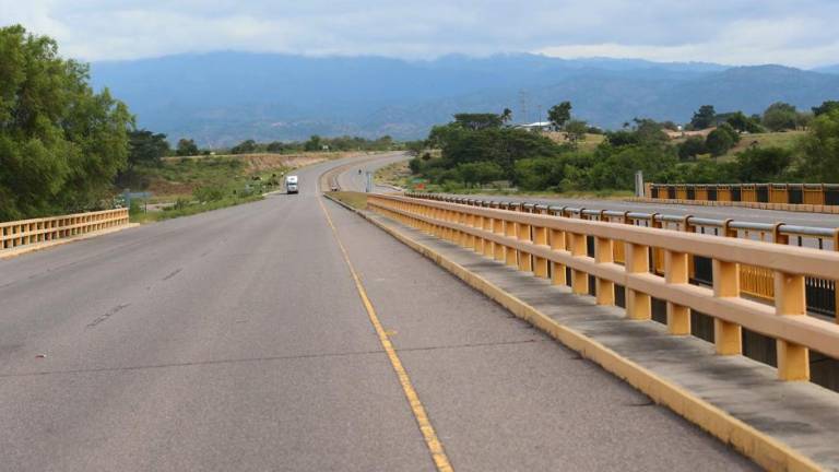 El Canal Seco, con 96.20 kilómetros de una carretera de cuatro carriles, parte del Corredor Logístico hasta completar 386 kilómetros desde Goascorán, Valle, hasta Puerto Cortés y su finalidad es tener una vía pavimentada entre las zonas sur, centro y norte del país.