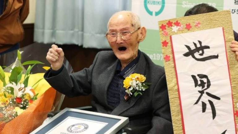 Un japonés de 112 años, coronado como el hombre más longevo del mundo.