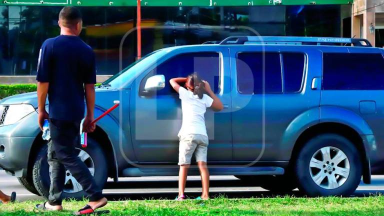 Desde pequeños muchos niños se ven obligados a trabajar en las calles para ayudar en el sostén de la familia. Foto: Franklin Muñoz