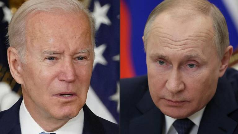 Combinación de imágenes de archivo muestra al presidente estadounidense Joe Biden y al gobernante Bladimir Putin.