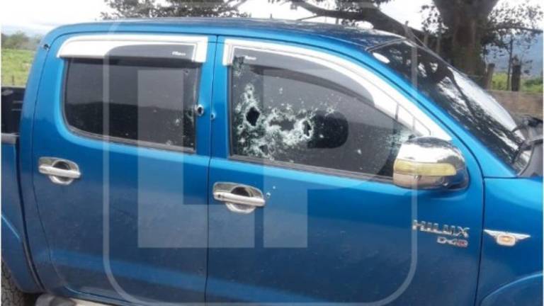 Vehículo en el que se conducía la pareja asesinada.