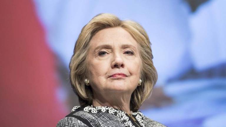 Clinton busca convertirse en la primera mujer presidente de Estados Unidos.