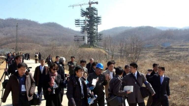 Varios periodistas visitan una base de lanzamientos de misiles norcoreana. EFE/Archivo