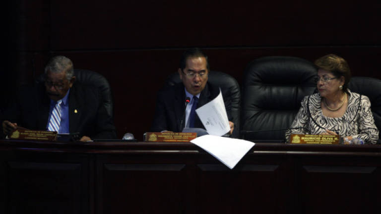 El diputado nacionalista Rigoberto Chang Castillo presentó la moción de reconsideración a la Ley de Secretos.