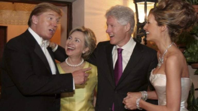 Los Clinton fueron invitados a la boda del magnate con la modelo Melania.