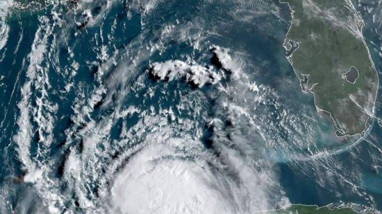 Laura se fortalecerá en las próximas 48 horas y se espera que toque tierra en Louisiana como un huracán de categoría 3.