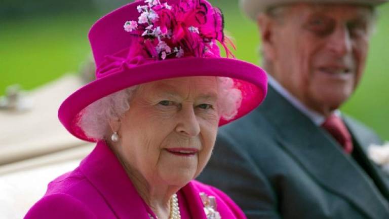 La reina Isabel II aún no se ha pronunciado sobre las explosivas acusaciones de Meghan Markle contra la familia real./AFP.