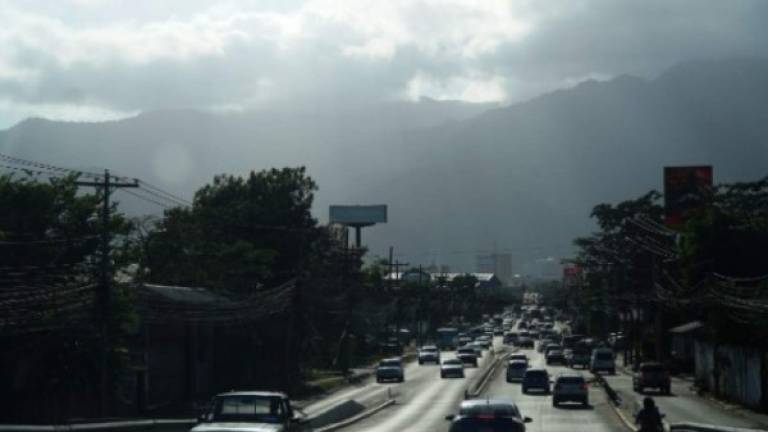 Para San Pedro Sula y los municipios que comprenden el valle de Sula durante el día estará medio nublado.