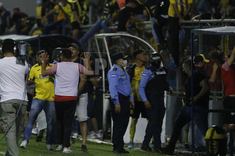 Nuevos actos de violencia se hicieron presentes en un clásico sampedrano.