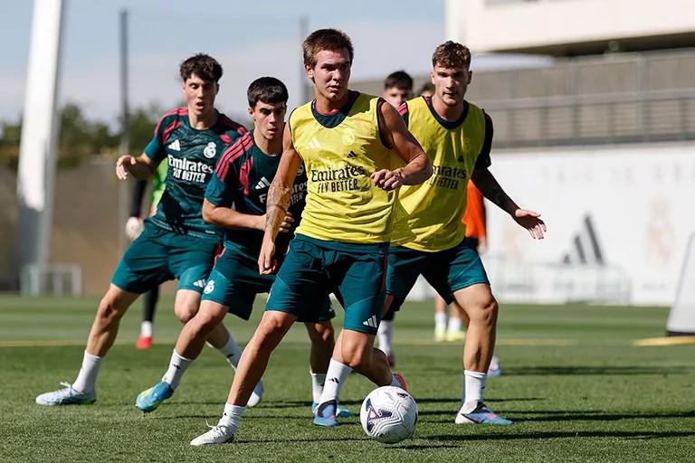 Real Madrid inicia: físico de jugador acapara miradas y un histórico vuelve