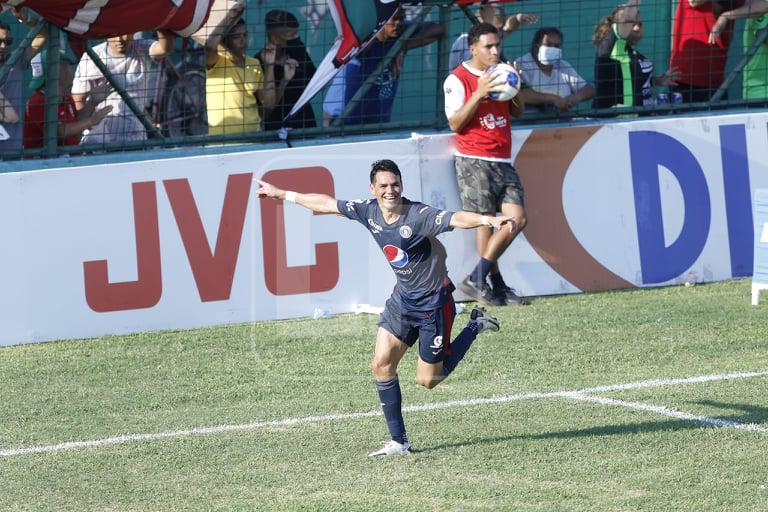 Así festejó Roberto Moreira su gol en el Yankel Rosenthal.