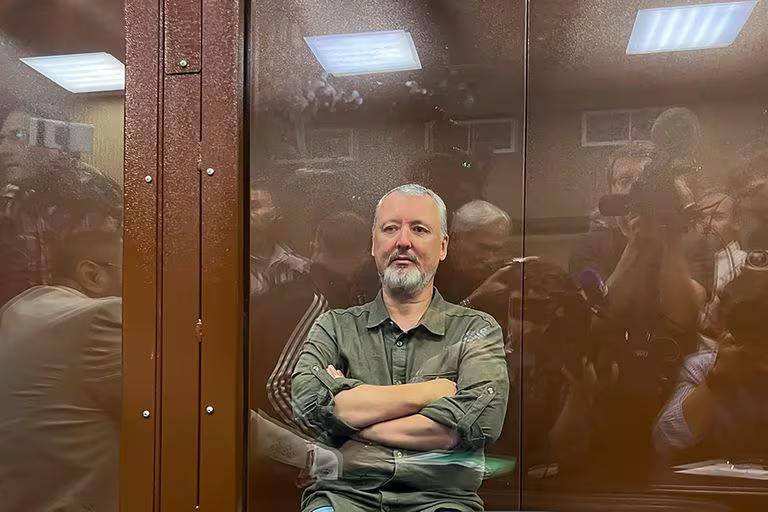 El opositor nacionalista Igor Guirkine, de 53 años, excomandante separatista prorruso en el este de Ucrania que se convirtió en crítico de las autoridades rusas, fue condenado en enero a cuatro años de prisión.