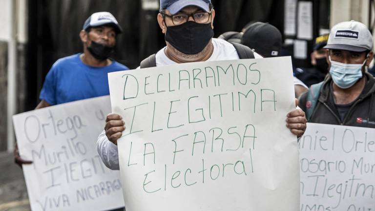 Nicaragüenses exiliados en Costa Rica protestaron contra la “farsa electoral” tras reelección de Ortega.