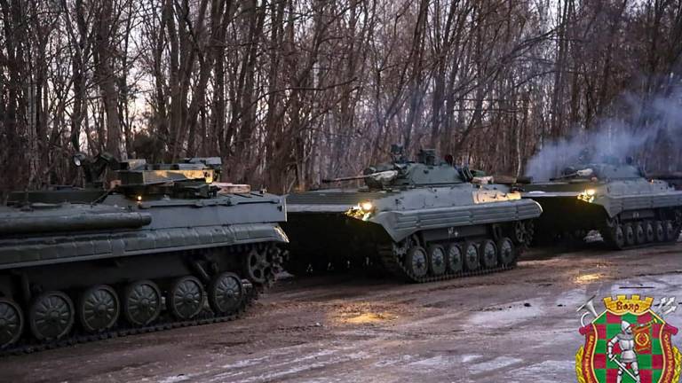 Rusia desplegó tropas y armamento en Bielorrusia alegando que realizará maniobras militares conjuntas en la región.