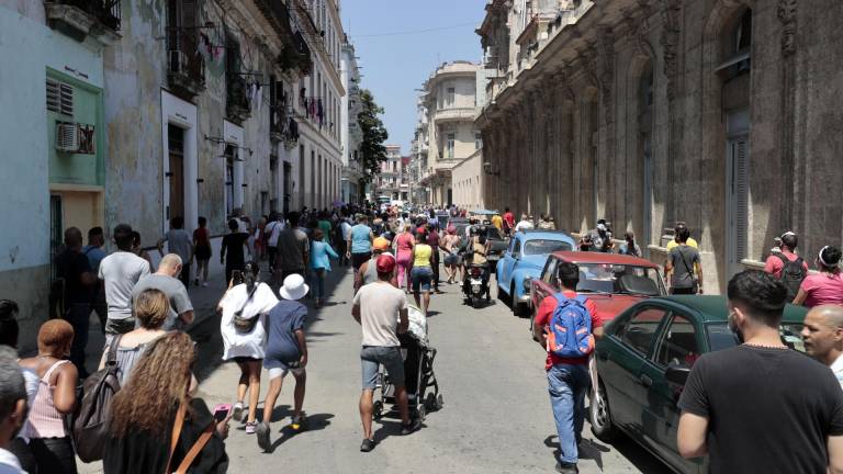 Las autoridades de Cuba informaron que la cifra preliminar de víctimas por la explosión registrada este viernes en el hotel Saratoga de La Habana es de al menos cuatro muertos y 13 personas desaparecidas, mientras la prensa oficial señala que hay 19 heridos.