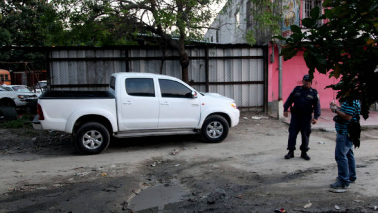 En la colonia Valle de Sula Uno fue abandonado el vehículo por los homicidas.