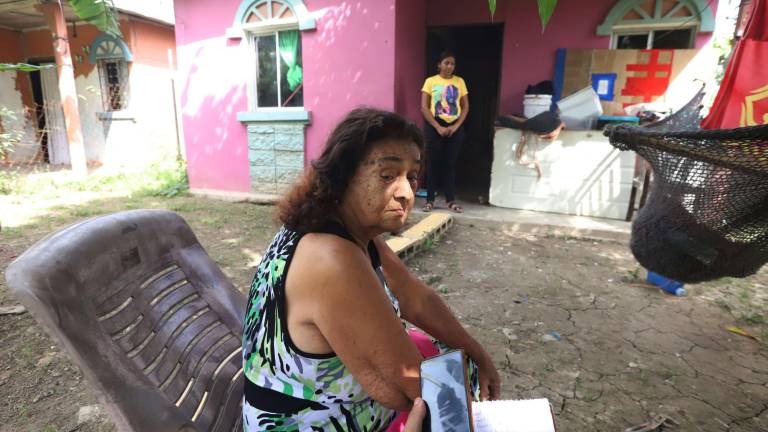Dunia Mejía de La Lima se niega a abandonar su casa porque no cuenta con recursos económicos para mudarse a otra.