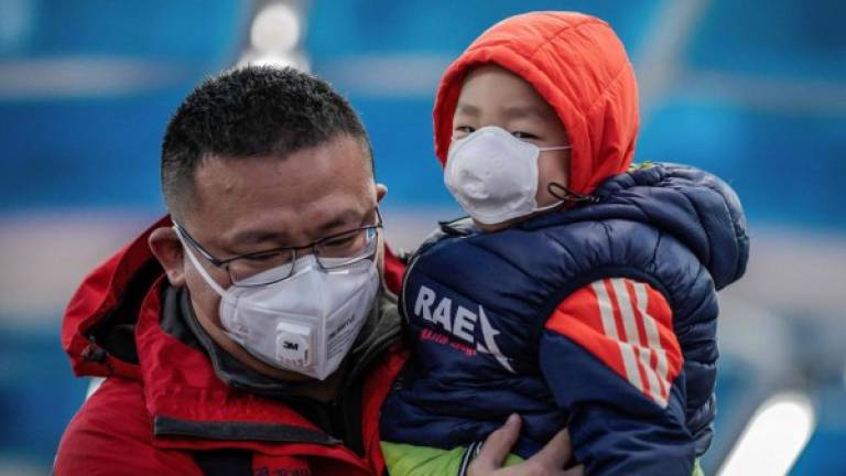 Las autoridades asiáticas redoblan las medidas de protección para evitar la propagación del mortal virus./AFP.
