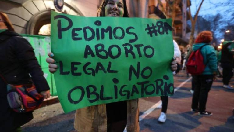 Foto de EFE de una manifestación donde se pide no legaliza técnicamente el aborto.